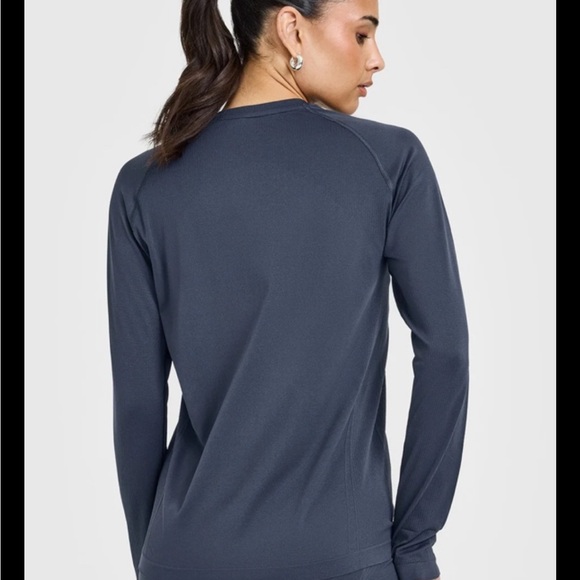Oner Active GO TO SEAMLESS LOOSE LONG SLEEVE TOP NWT Size small True Blue - Picture 2 of 11